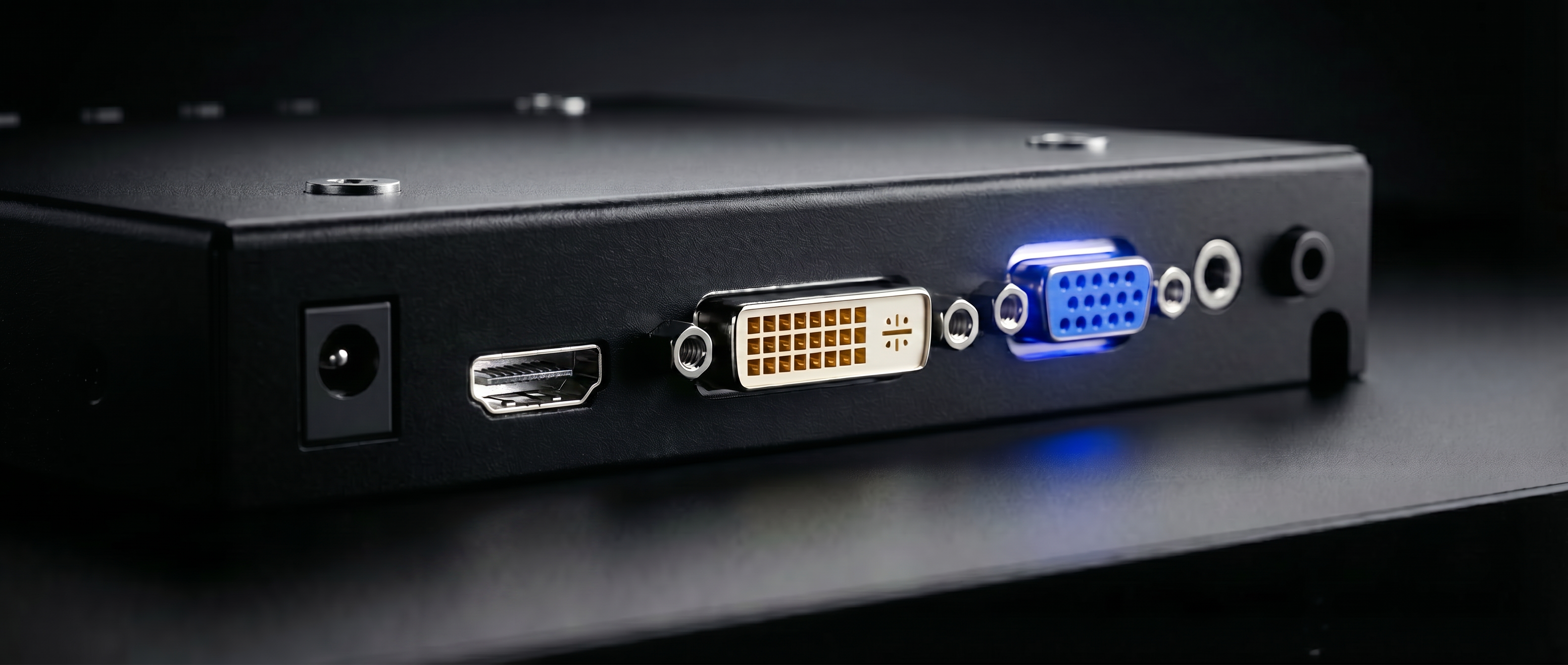 Painel traseiro do Monitor Touch Lynx Essence mostrando portas HDMI DVI VGA USB DC12V